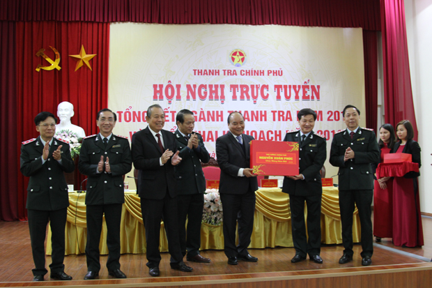 Thủ tướng Chính phủ Nguyễn Xuân Phúc dự Hội nghị tổng kết ngành thanh tra năm 2018 và trao quà cho TTCP