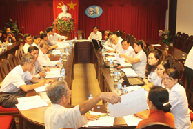 Phó Tổng Thanh tra Chính phủ Nguyễn Chiến Bình cùng lãnh đạo tỉnh Bình Thuận đối thoại với công dân.jpg