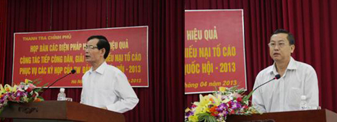 Phó Chủ tịch UBND tỉnh Hà Tĩnh Trần Minh Kỳ, Phó Chủ tịch UBND tỉnh An Giang Lê Văn Nưng tham luận