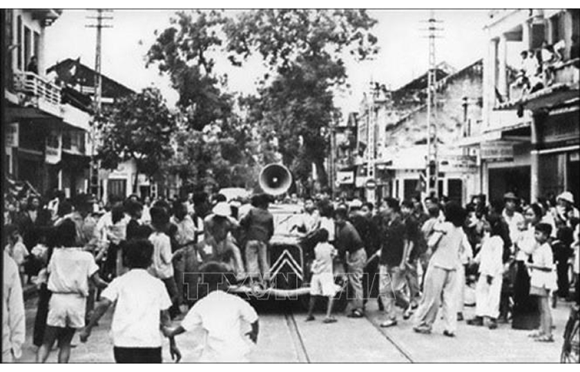 Phát lệnh toàn quốc kháng chiến ở Hà Nội, tháng 12/1946. (Ảnh: Tư liệu TTXVN) 