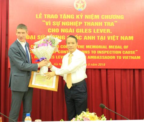 Thanh tra Chính phủ trao Kỷ niệm chương “Vì sự nghiệp Thanh tra” cho ông...