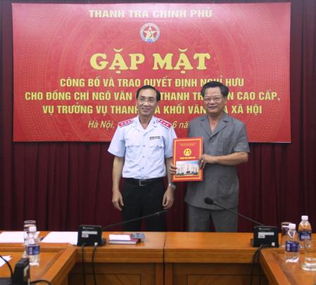 Trao Quyết định nghỉ hưu cho đồng chí Ngô Văn Cao