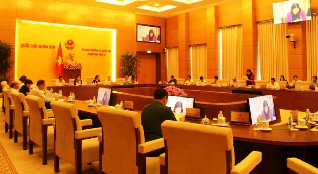 Ủy ban Thường vụ Quốc hội cho ý kiến đối với báo cáo của Chính phủ về công...