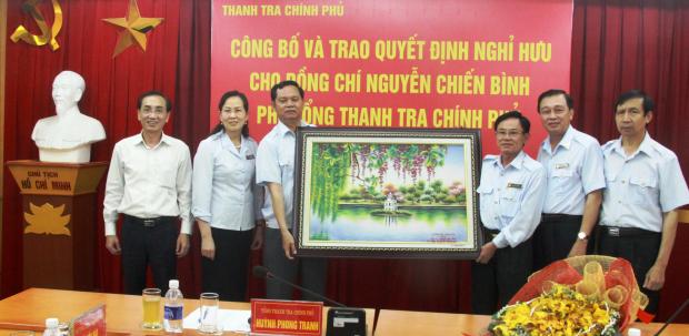 Công bố và trao Quyết định nghỉ hưu cho Phó Tổng Thanh tra Chính phủ Nguyễn...