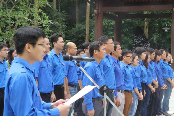 Đoàn Thanh niên TTCP tổ chức đi thực tế, thăm quan Khu Di tích Chủ tịch Hồ...