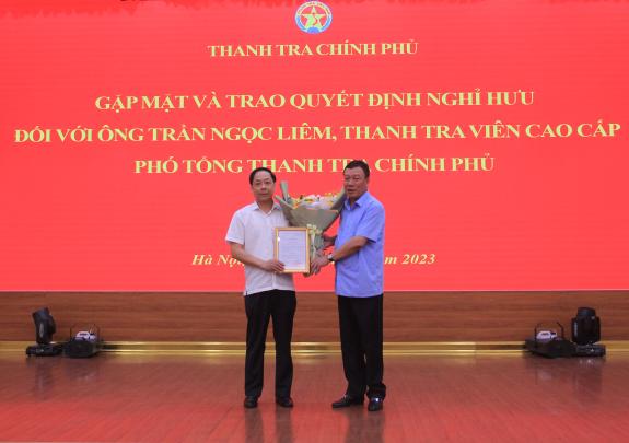 Trao quyết định nghỉ hưu theo chế độ cho Phó Tổng Thanh tra Chính phủ Trần...