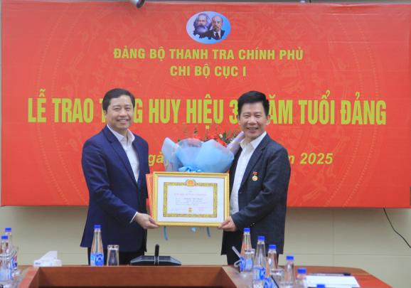 Đảng ủy Thanh tra Chính phủ trao Huy hiệu 30 năm tuổi Đảng