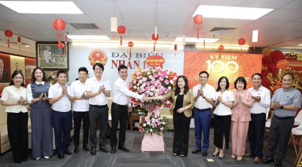 Phó Tổng Thanh tra Chính phủ Nguyễn Văn Cường thăm, chúc mừng Báo Đại biểu...